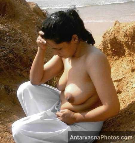 Sexy girl village ke bahar ke talab par nude hui apne boyfriend ke samne