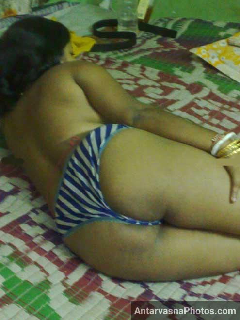 Komal bhabhi ne apni badi gaand dikhai