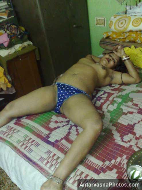 Desi wife ki chut dekhne ki betabi thi