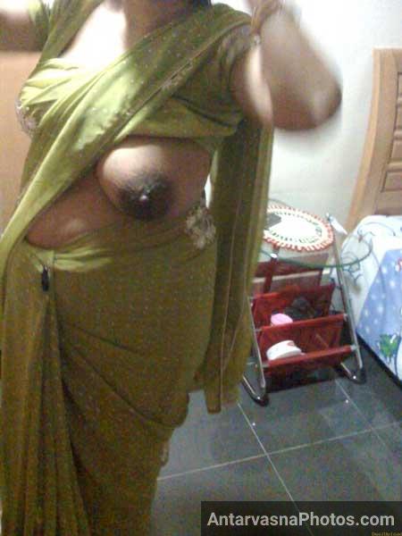 MILF hot boobs saree me boobs khol ke khadi hui hai