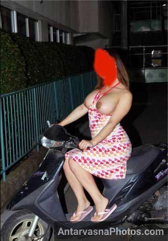 Big boobs wali Indian girl scooter par nangi hui