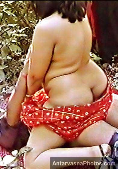 Moti chudakkad aunty ki chut chudai ke Indian sex photos