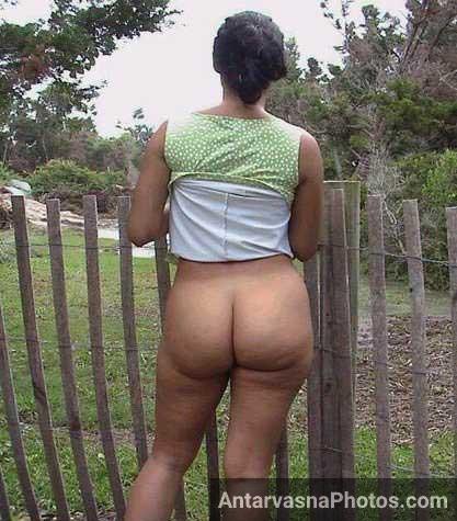 Gaaanw ki ladki ne garden me apni gaand dikhai