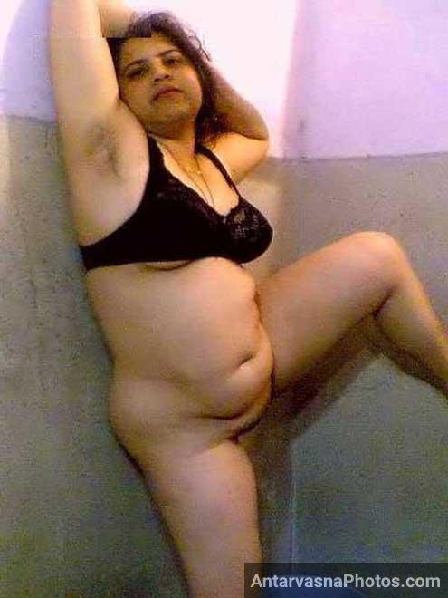 Sejal aunty apni chut khol ke khadi ho gai