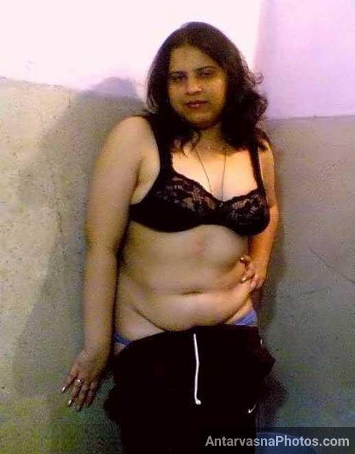 Gujarati aunty bathroom me lund lene ko ready hui
