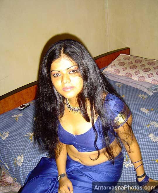 Neha bhabhi ne apni saree khol ke blouse dikhaya