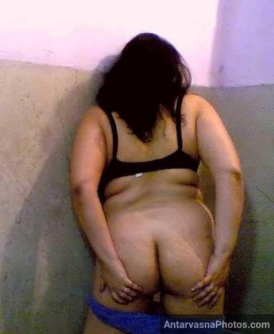 Panty khol ke Sejal aunty ne apni gaand dikhai mujhe