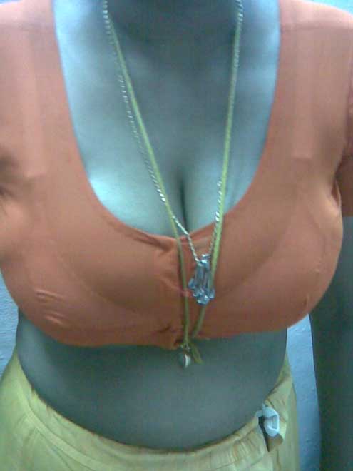 Bade desi boobs wali hot kamwali ke pics