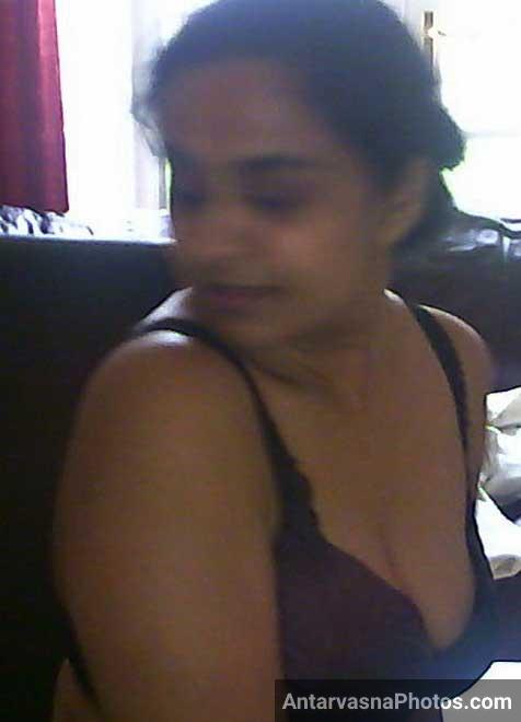 Didi ne mere samne kapde khole aur hot bra dikhai