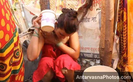 Sexy bahu bathroom me naha rai thi