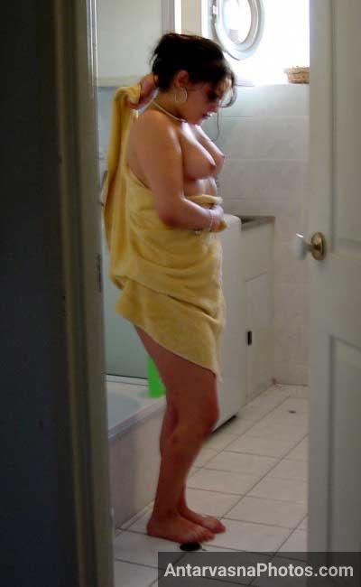 Bathroom me nude ma ke boobs lund khada kar gaye