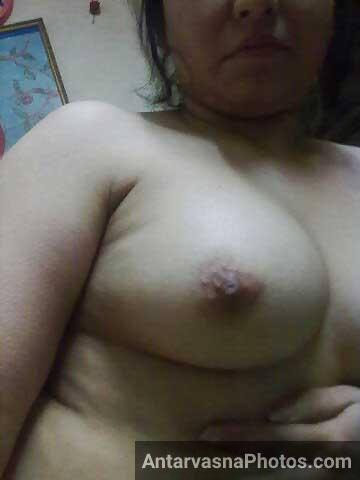 Namitha ne webcam ke upar apne bade boobs khol diye aur nude ho gai