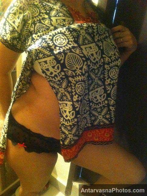 Bua ke bade balls kapdo ke pichhe chhipe hue the