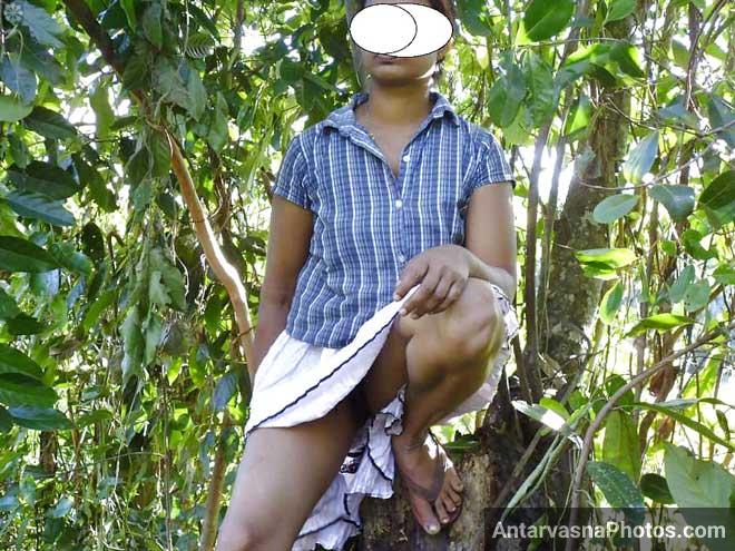 Hotel ke bahar skirt utha ke mallu randi ne apni chut dikhai