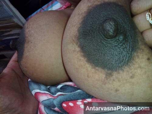 Kale nipples wali badi chuchiya meri khala ki