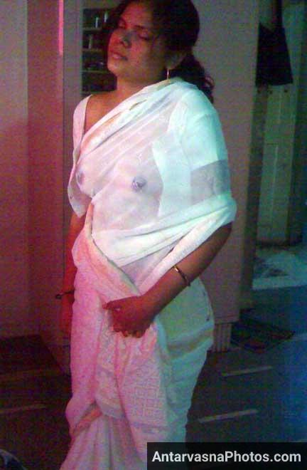 Porn dekh ke pyasi aunty ki chut me pani chhut gaya