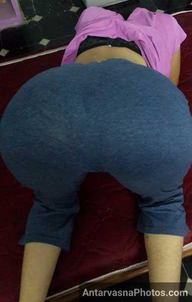 Gaand ko pichhe khol ke let gai desi girl - Desi ass pics