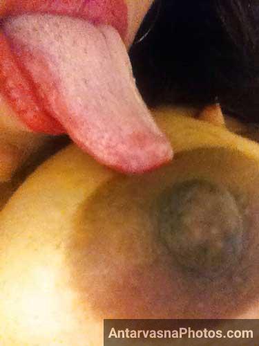Bhabhi ji ne apni chuchiya aur desi nipples chuse