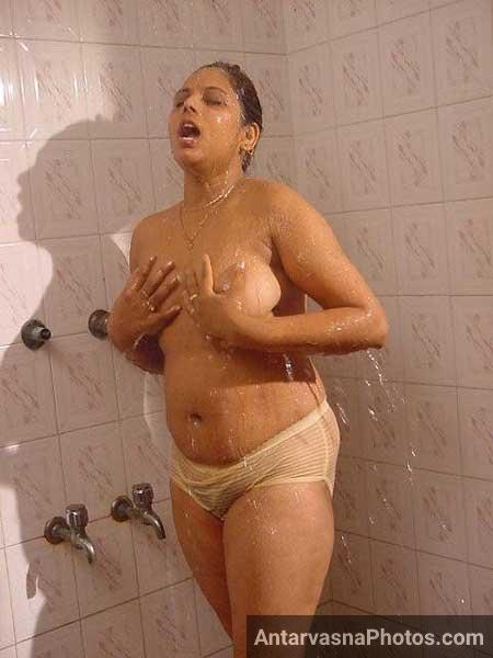 Busty boobs wali bhabhi ne sabun lagaya chuncho par