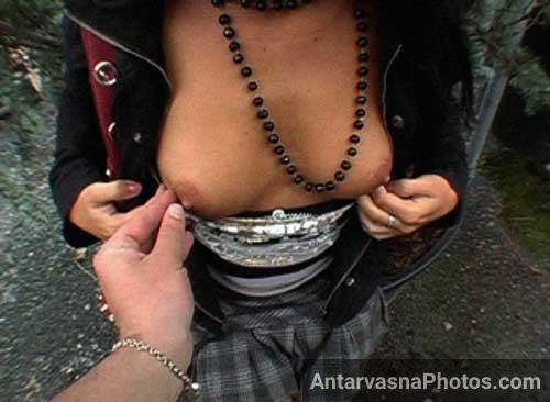 Pakistani girlfriend ne apne boobs khole aur boli chalo sex karte he