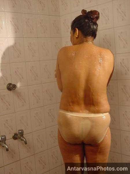 Sexy gaand wali Noori bhabhi ke hot pics