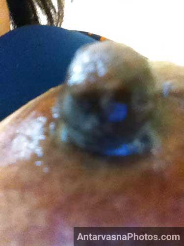 Mala bhabhi ne desi nipples ko chus chus ke chikne kar diye