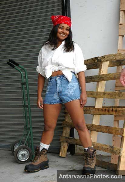 Moti ladki ne apne kapde kholna chalu kar diya