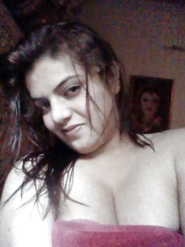 Pooja ke bade desi balls ka photo