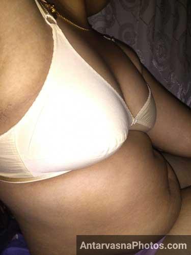 Meri married sali ki hot jawani bra me ubhar rahi he