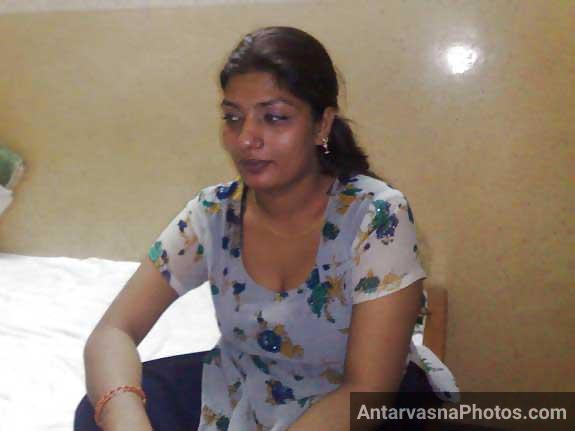 Bete ke samne sexy dress me baithi hui sexy ma ke photo