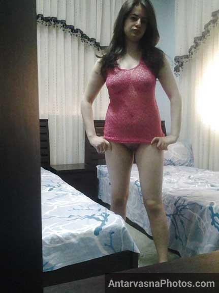 Slim girl ke hot bedroom ke nude pics