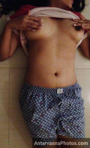 Sexy Indian wife ke hot boobs ke pics