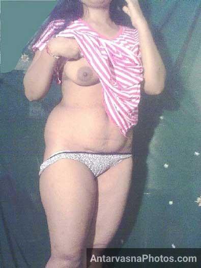 Horny Pushpa bhabhi ne apni chunchiya kholi