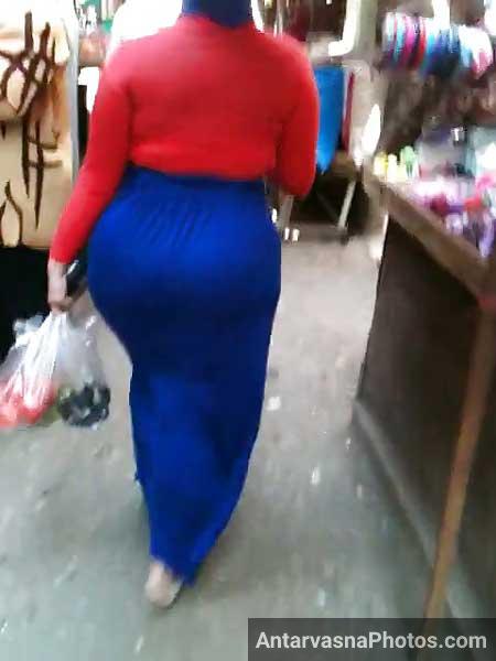 Market me aunty ki hot muslim gaand dekhi