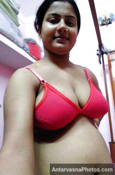 Padma bhabhi ke bade boobs blouse me se bahar aane ko betab he