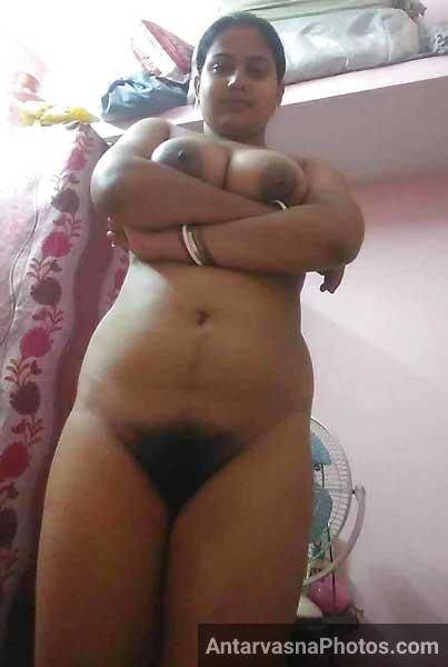 Padma bhabhi ne apni sexy chut dikhai