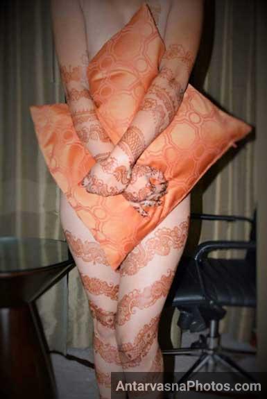 Chut to khol di lekin use takiye se dhank liya - Indian dulhan sex photos