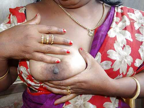 Chudasi kamwali aunty ne apne boobs khole - Kamwali xxx pics