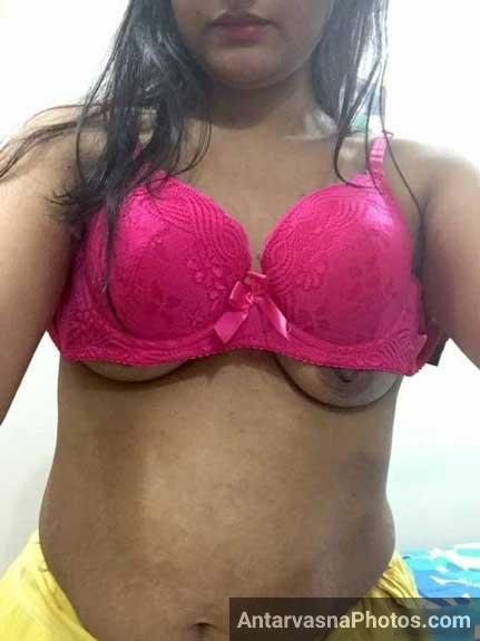 Sexy bhabhi ne bra upar kar ke chuchiya dikhai apni