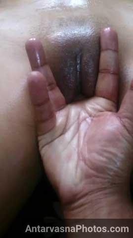 Chacha ne nude desi girl ke bur me ungli pel di