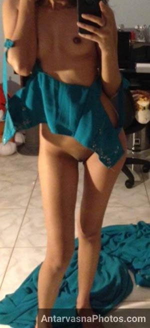 desi indian girl apni saree utar ke poori nangi hoti hui