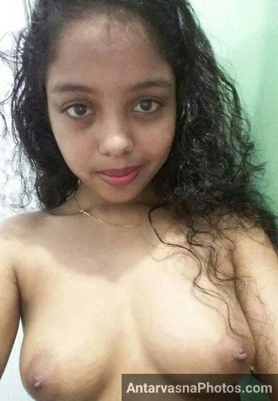 Bathroom ke andar Delhi hot girl ne boobs khol ke sexy pics liye apne