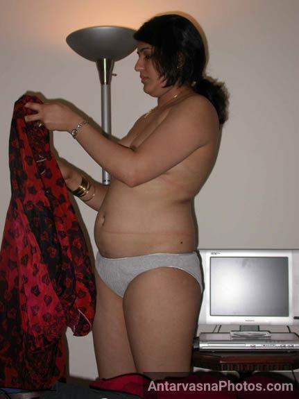 tamil houseiwfe pati ke saamne nangi ho kar kaam kar rahi