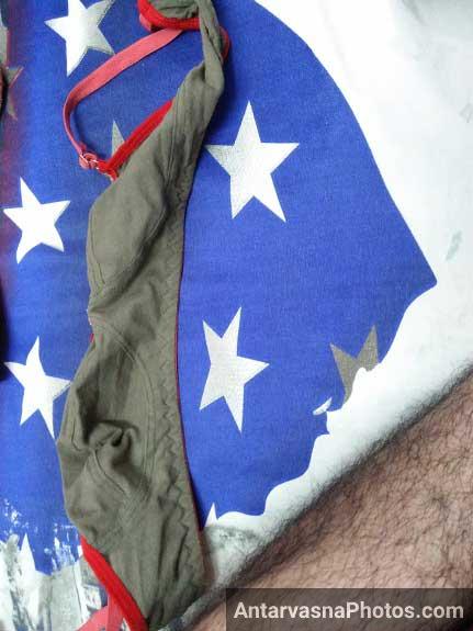 Mummy ki bra me apne lund ko ghusa ke use ghisa