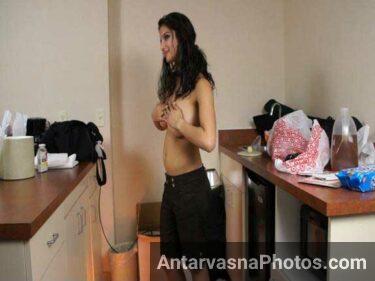 nude pics boobs khas tor par dikha rahi he