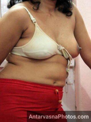 Indian bhabhi ka sexy boobs dekhe