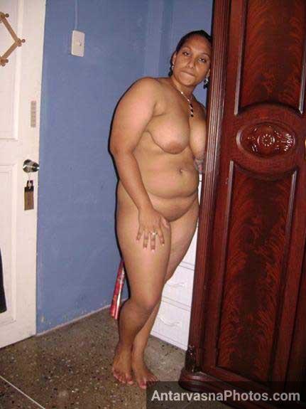 chut ka photo dikha ke hot chachi wait kar rahi he