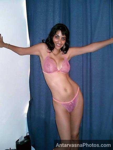 Indian girl bade boobs dikha rahi he