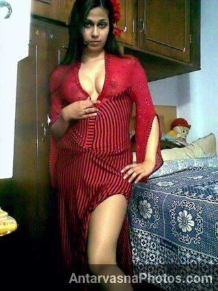 Nude Indian girl ko bahut sex ki zarooart he