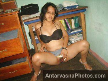 Nude photos me Priya ki tight chut dekhe
